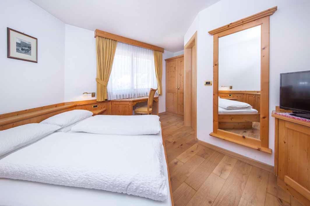 Hotel Garni Morene Selva di Val Gardena Esterno foto