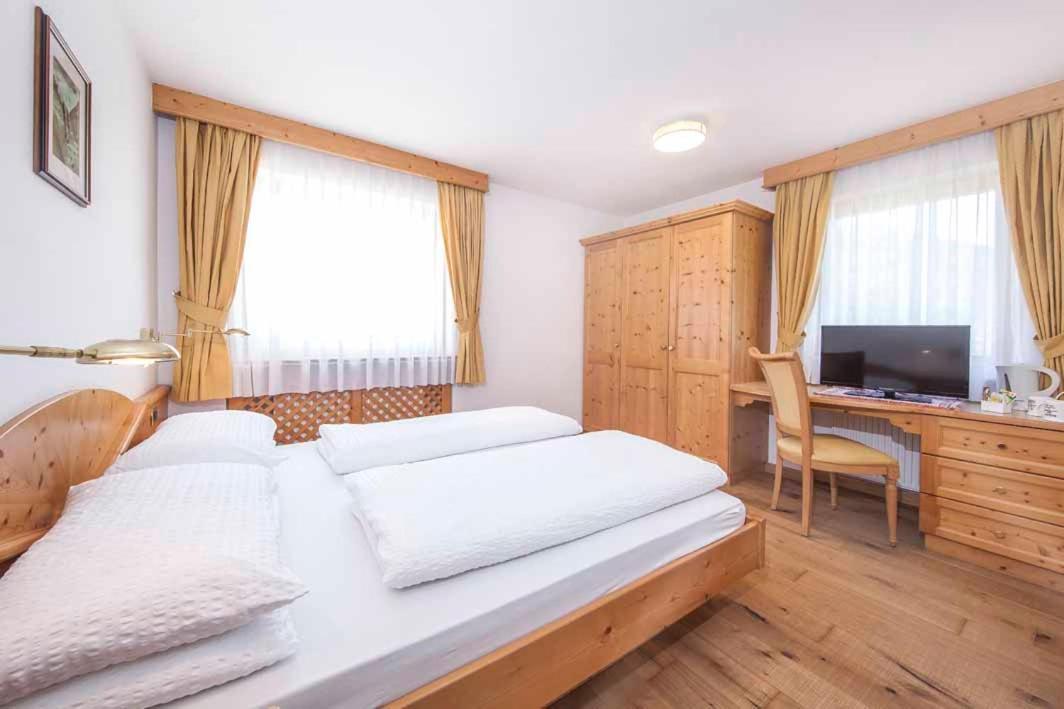 Hotel Garni Morene Selva di Val Gardena Esterno foto
